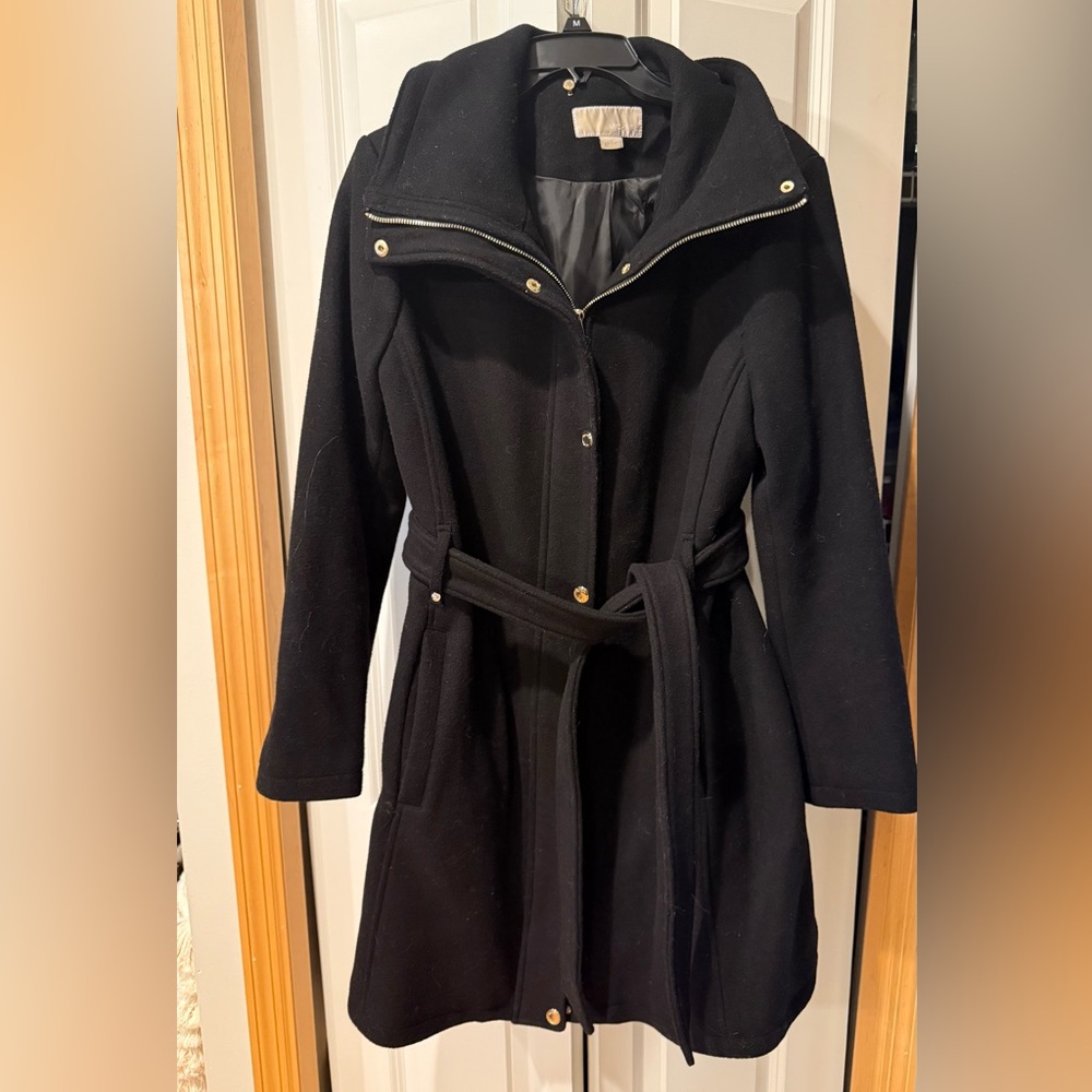 Michael Kors Black Wool Coat with Lining and gold hardware details.